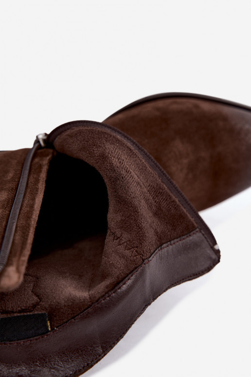 Bottes en cuir suédé isolées de style cowboy D&A CR62-3395 en couleur chocolat