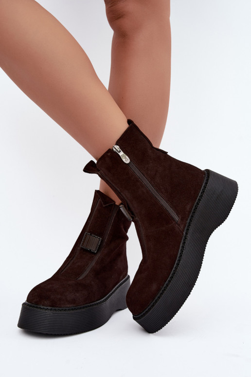 Bottines en suède synthétique avec plateforme isolées D&A CR62-3448 en couleur chocolat