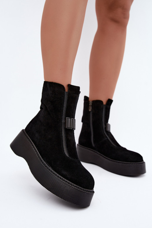 Bottines en suède synthétique avec plateforme isolées D&A CR62-3448 en couleur noire