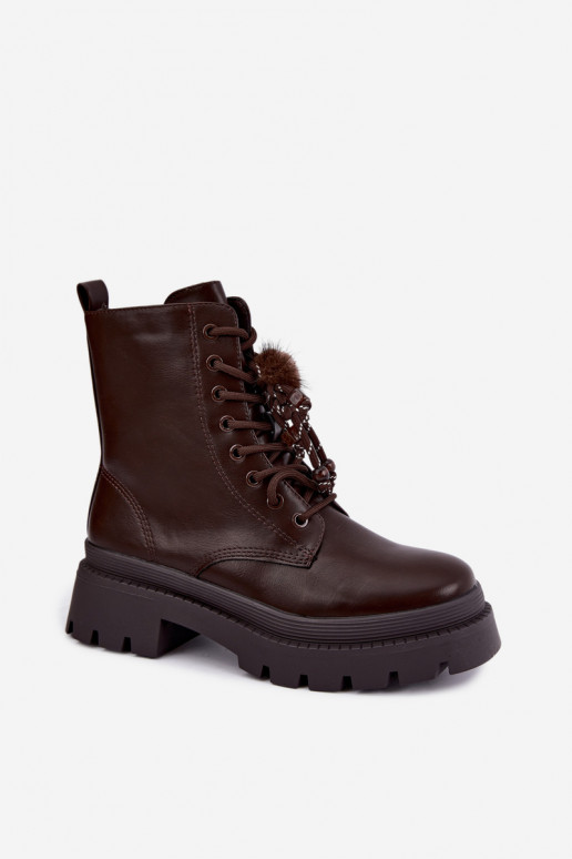 bottes isolées avec pompons en chocolat Faresse