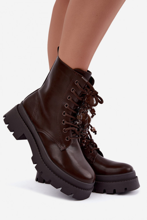 bottes isolées avec pompons en chocolat Faresse