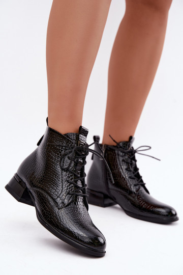 Bottines effet verni avec embossage isolées en noir Vinceza 58659 2