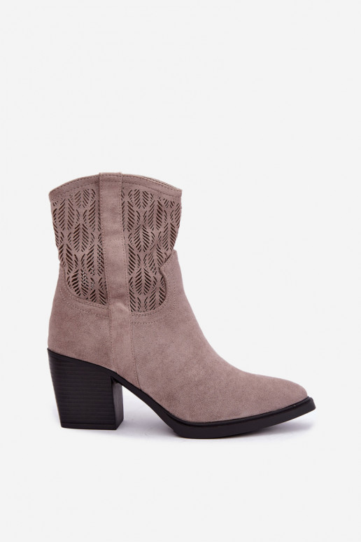 Bottines avec éléments découpés isolées en sable Salinae