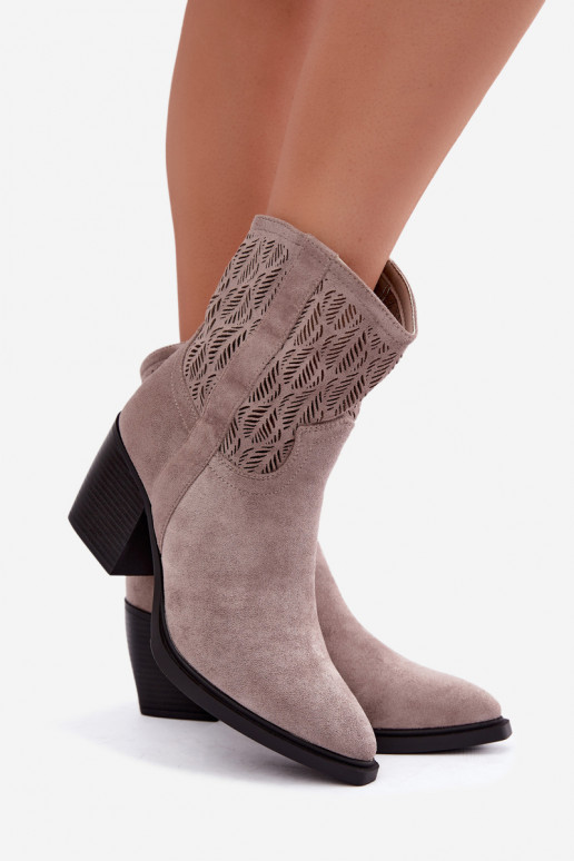 Bottines avec éléments découpés isolées en sable Salinae