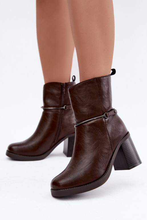 Bottines en cuir pour femmes isolées avec talons et talons décorés en chocolat Gracelle
