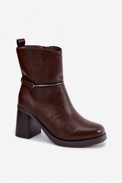 Bottines en cuir pour femmes isolées avec talons et talons décorés en chocolat Gracelle