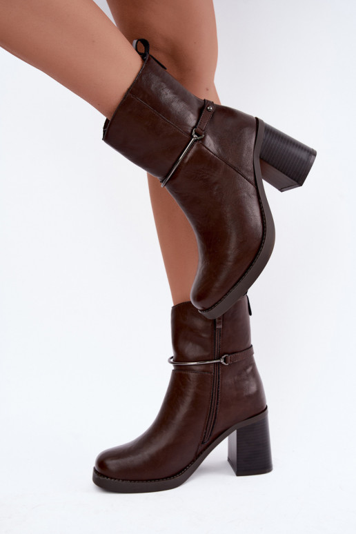 Bottines en cuir pour femmes isolées avec talons et talons décorés en chocolat Gracelle