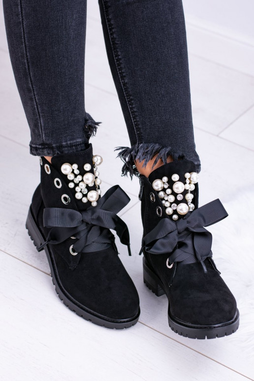 Bottines chaudes avec perles synthétiques et ruban en noir Perla