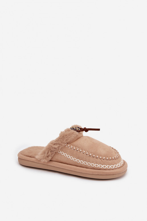 claquettes pour femmes avec fourrure et anneaux brodés en couleur sable Perivelle