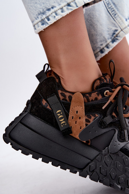 Baskets noires en faux daim avec plateforme et détails en imprimé léopard GOE UU2N4017