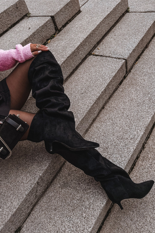 Bottes hautes à enfiler pour femmes avec talons fins en noir Ysolienne