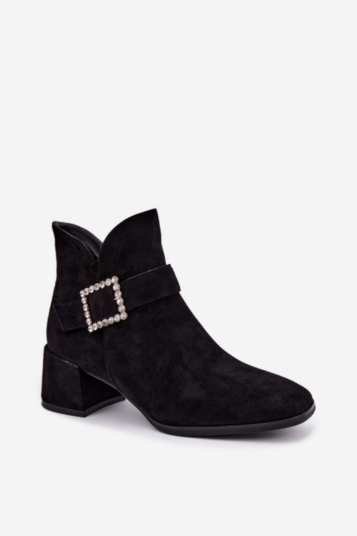 Bottines avec sangles et boucle décorative en noir Ameline