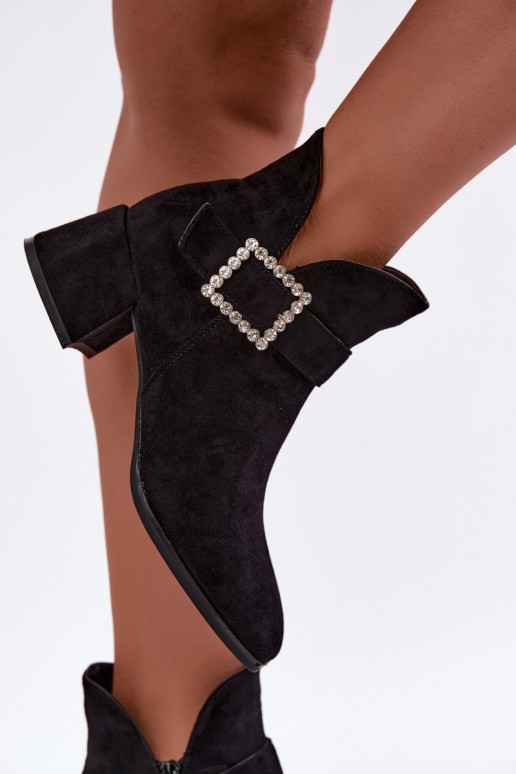 Bottines avec sangles et boucle décorative en noir Ameline