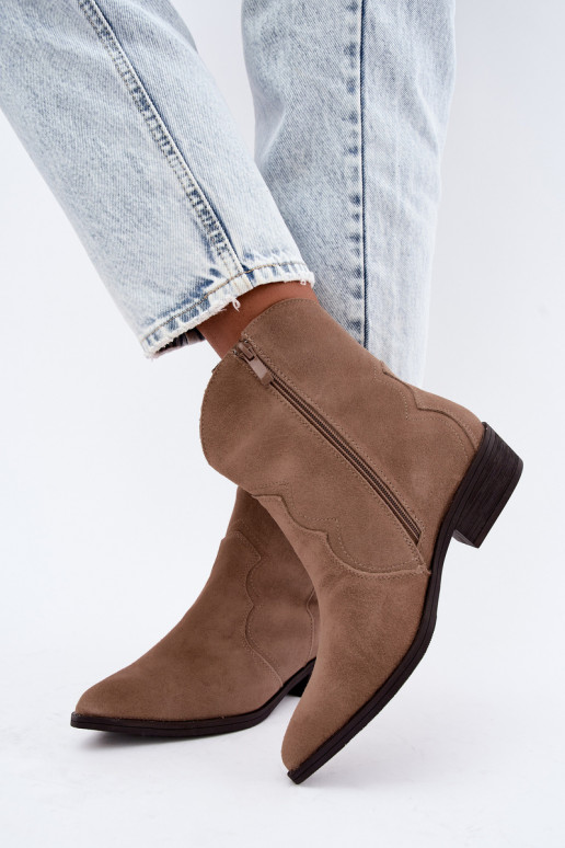 Bottes cowboy en daim couleur sable à petit talon Delsa