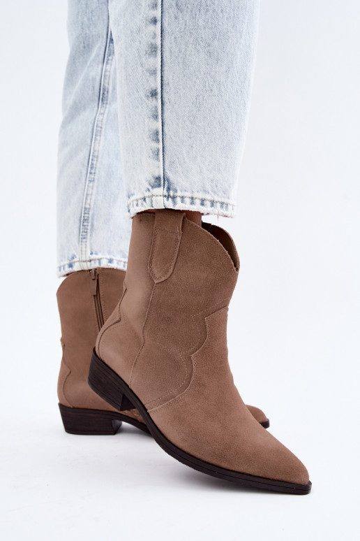 Bottes cowboy en daim couleur sable à petit talon Delsa