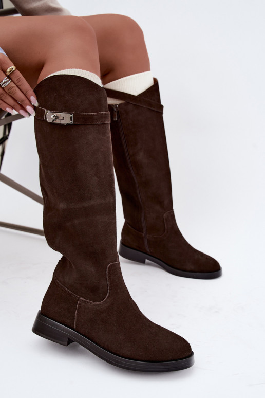 Bottes au-dessus du genou en daim couleur chocolat avec des sangles décoratives Clarimond
