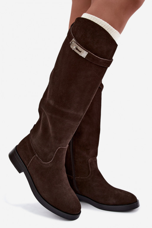 Bottes au-dessus du genou en daim couleur chocolat avec des sangles décoratives Clarimond