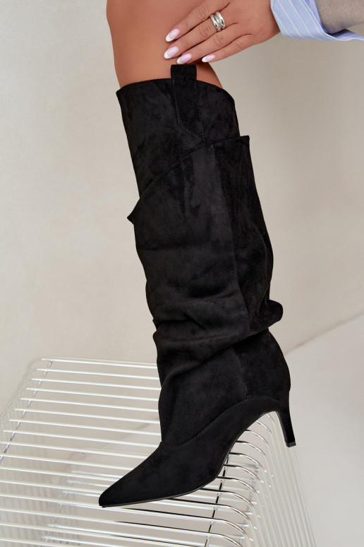 bottes hautes isolées avec volants et talons fins en couleur noire Auretta