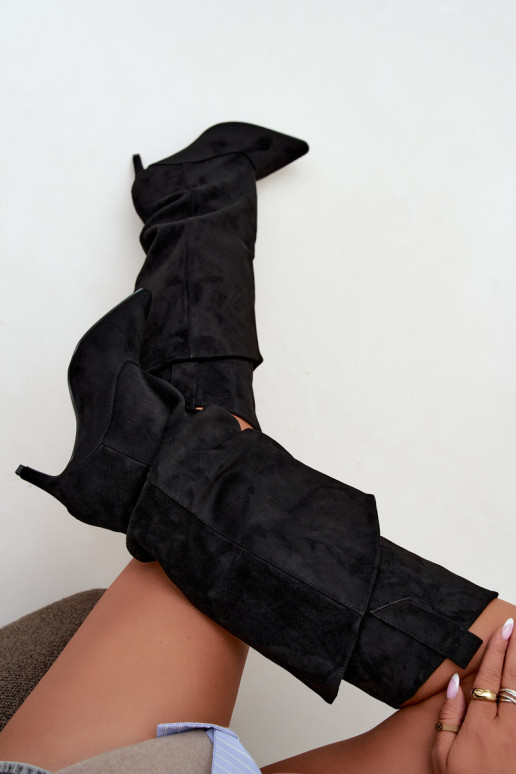 bottes hautes isolées avec volants et talons fins en couleur noire Auretta