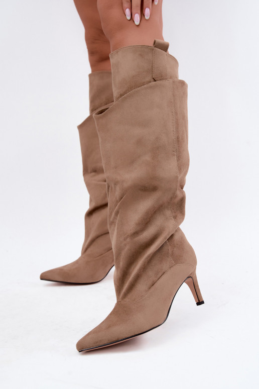 bottes hautes isolées avec volants et talons fins en couleur sable Auretta