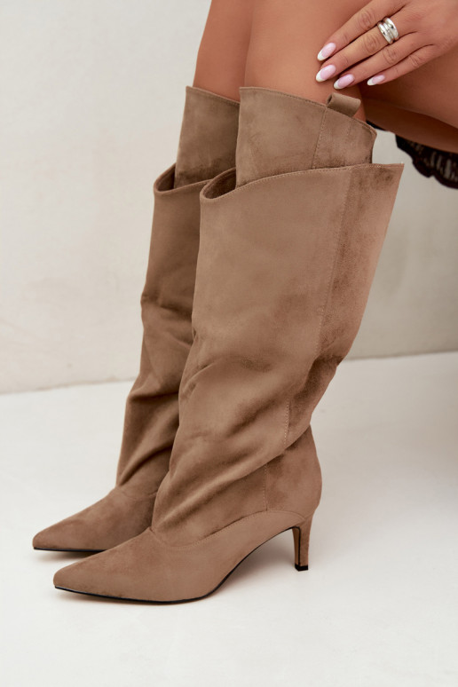 bottes hautes isolées avec volants et talons fins en couleur sable Auretta