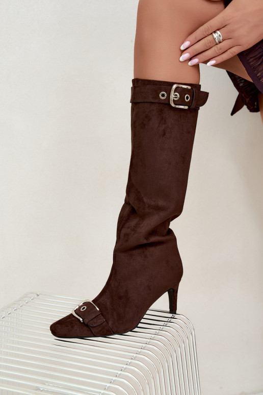 bottes hautes isolées avec talons fins et boucles en couleur marron Finessia