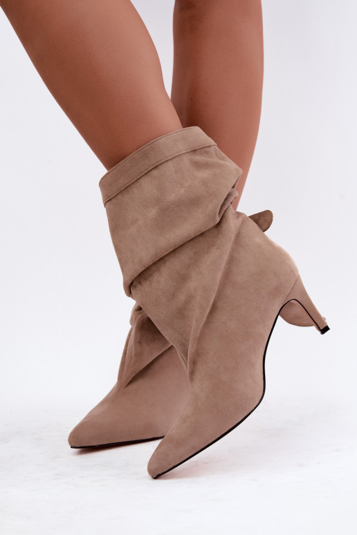 bottines à enfiler avec talons fins et sangles en couleur sable Soreya