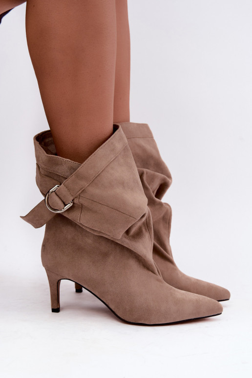 bottines à enfiler avec talons fins et sangles en couleur sable Soreya