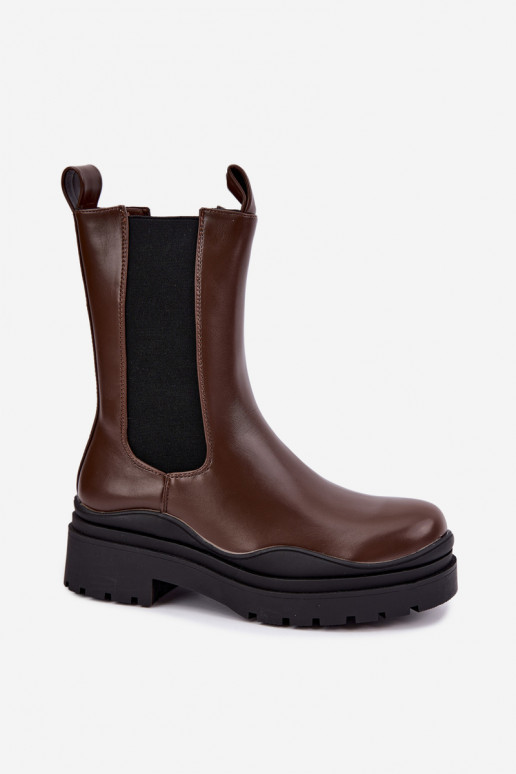bottines élégantes isolées avec plateforme en couleur marron Rissana