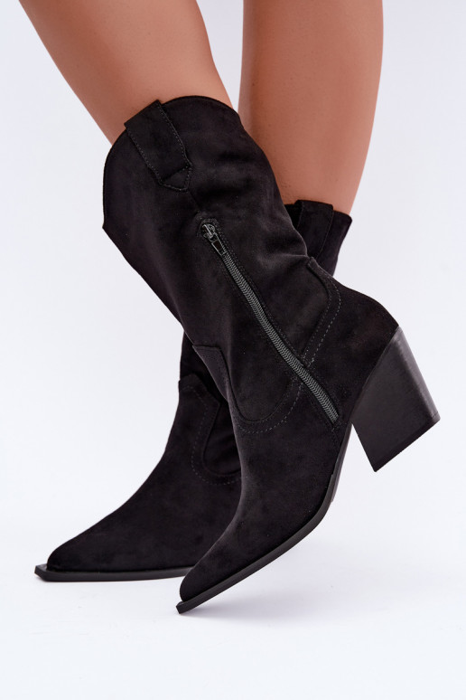 Bottines noires isolées de style cowboy avec talons Serenza