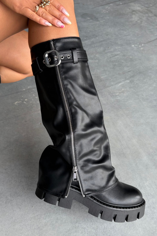 Bottes noires isolées au-dessus du genou avec choleika cousue et boucles argentées Armena