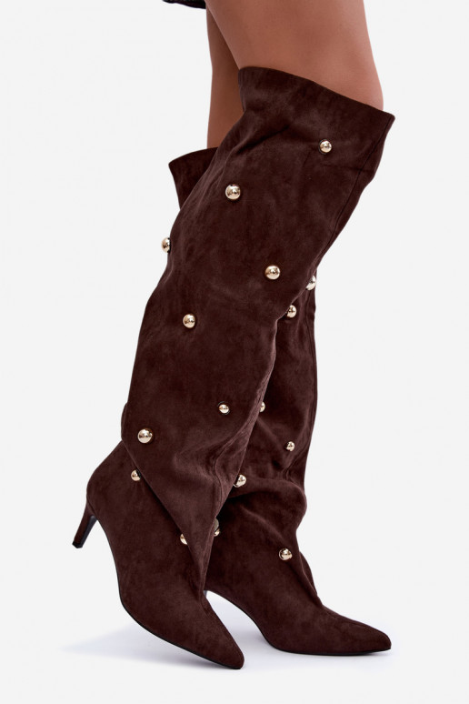 Bottes hautes à enfiler avec talons fins et détails ornés en couleur chocolat Beladine