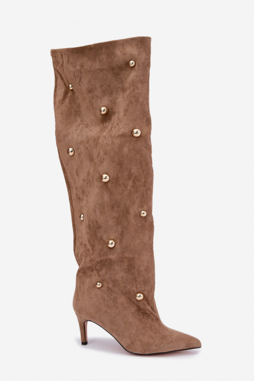 Bottes hautes à enfiler avec talons fins et détails ornés en couleur sable Beladine