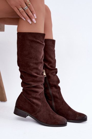 Bottes isolées froissées au-dessus du genou avec talons larges chocolat Vinceza 58669