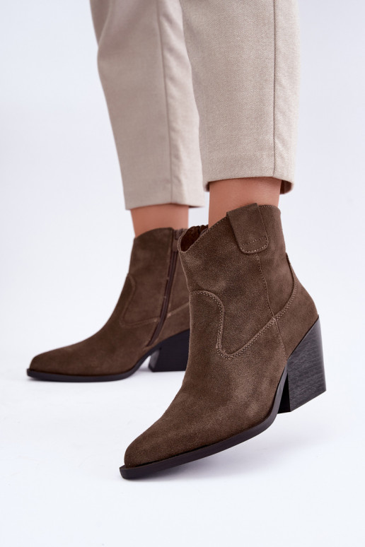 Bottes en daim khaki de style cowboy avec talons Tirabelle