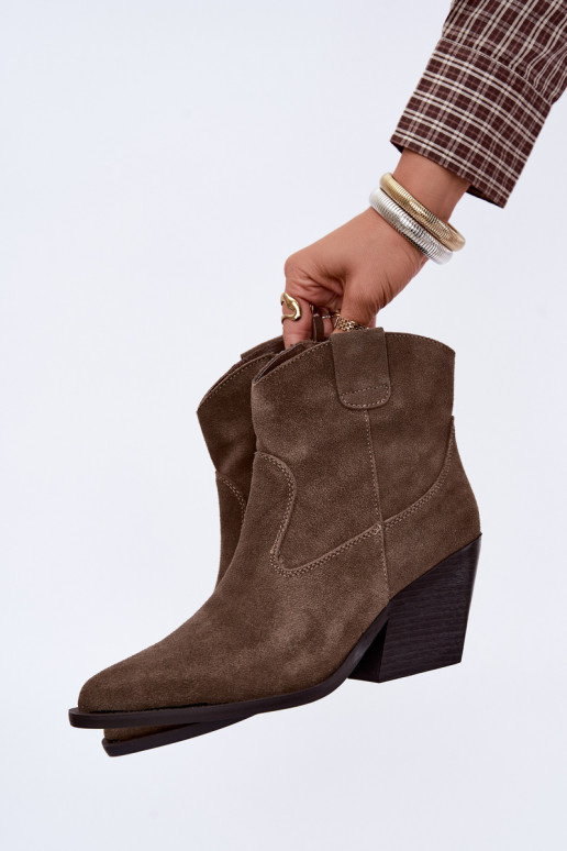 Bottes en daim khaki de style cowboy avec talons Tirabelle