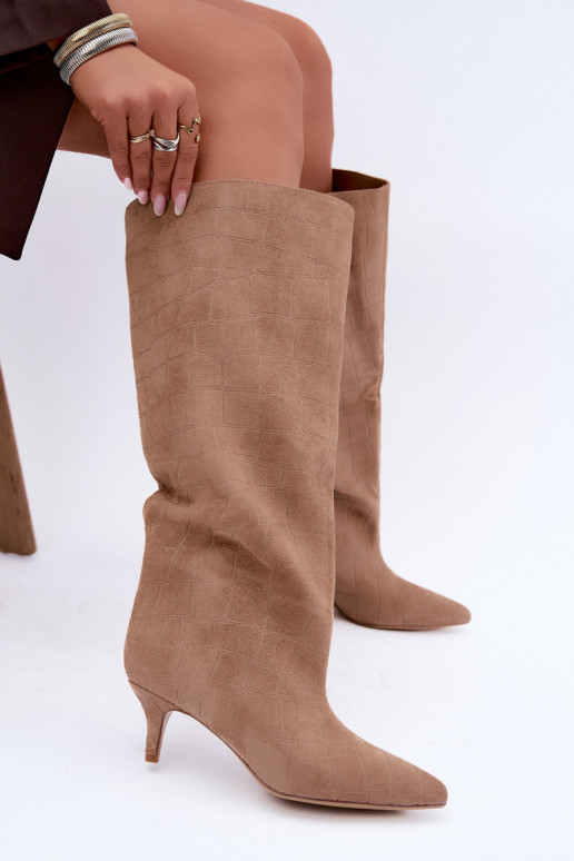 Bottes beiges à enfiler au-dessus du genou avec détails embossés et talons Cazelle