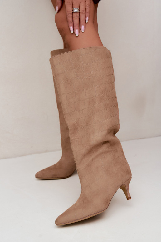 Bottes beiges à enfiler au-dessus du genou avec détails embossés et talons Cazelle