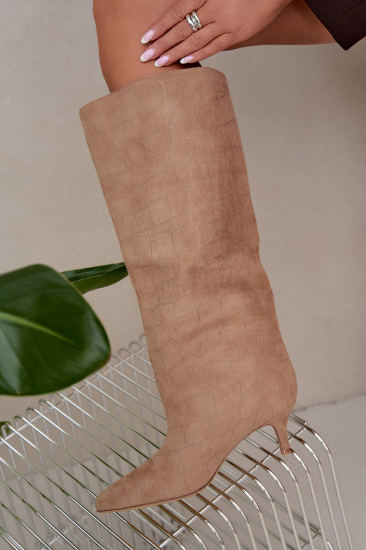 Bottes beiges à enfiler au-dessus du genou avec détails embossés et talons Cazelle