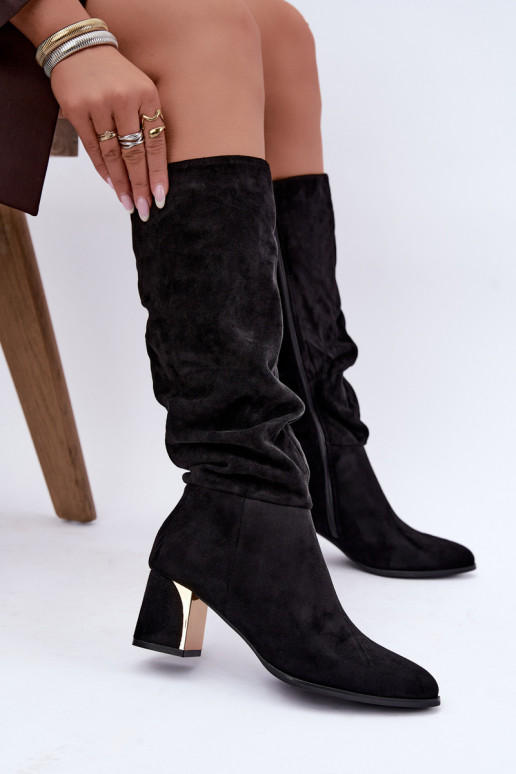 Bottes chaudes froissées jusqu'au genou avec talons en noir Ivenna