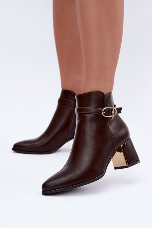 Bottines pour femmes avec des sangles décoratives et des boucles en chocolat Kordelia