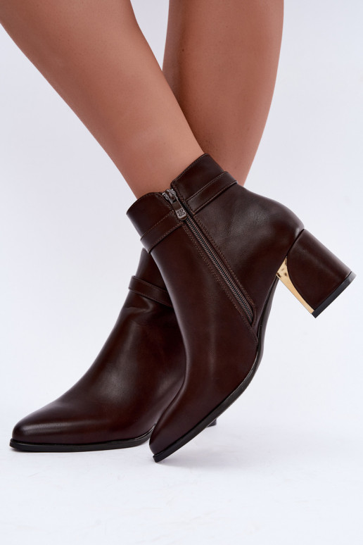Bottines pour femmes avec des sangles décoratives et des boucles en chocolat Kordelia