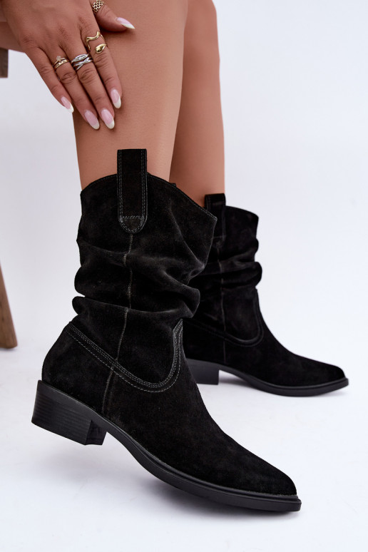 Bottines style cowboy noires en daim synthétique isolées Sergio Leone BT-16