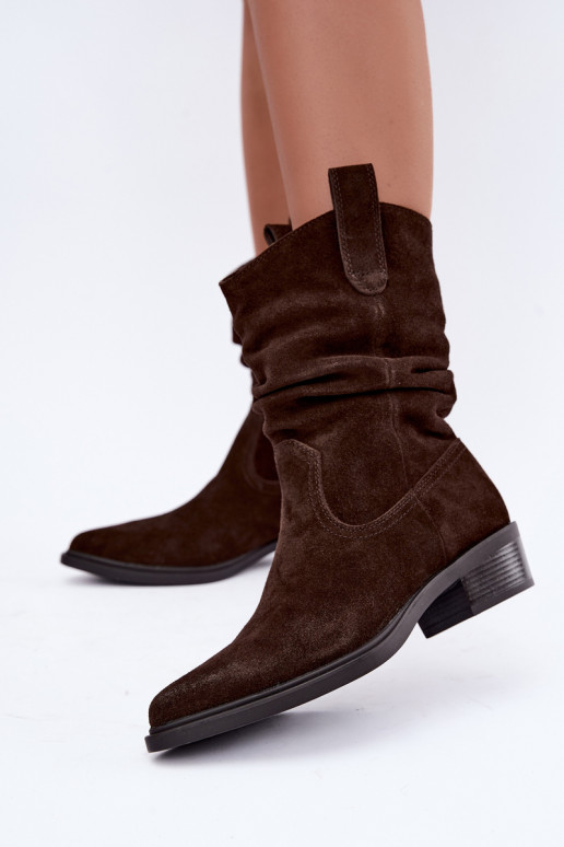 Bottines style cowboy brunes en daim synthétique isolées Sergio Leone BT-16
