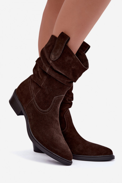 Bottines style cowboy brunes en daim synthétique isolées Sergio Leone BT-16