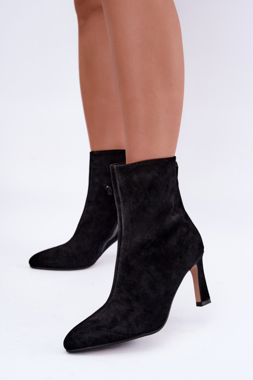 Bottes en daim noires isolées avec talons Vinceza 67024