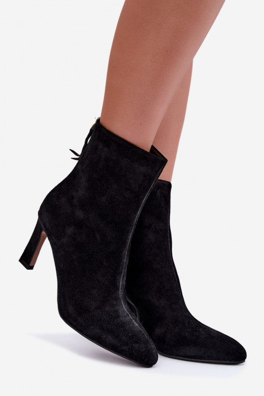 Bottes en daim noires isolées avec talons Vinceza 67024
