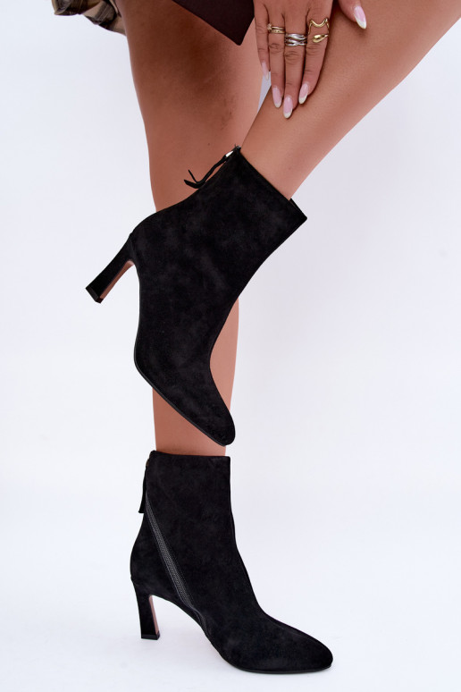 Bottes en daim noires isolées avec talons Vinceza 67024