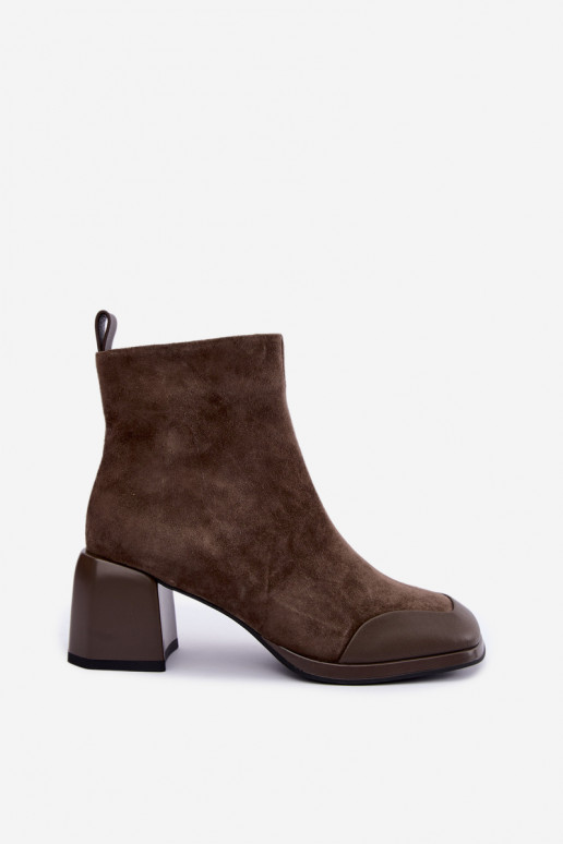 Bottes en daim chaki isolées avec talons Artiker 59C1297