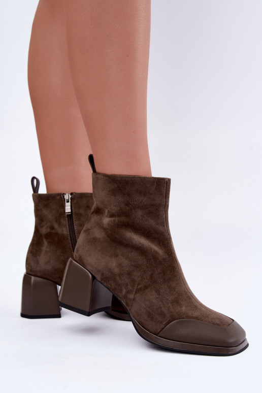 Bottes en daim chaki isolées avec talons Artiker 59C1297